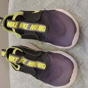 🔖💥SALE💥 NIKE - Black & Fl. Green - slip on sneakers- sz 9C